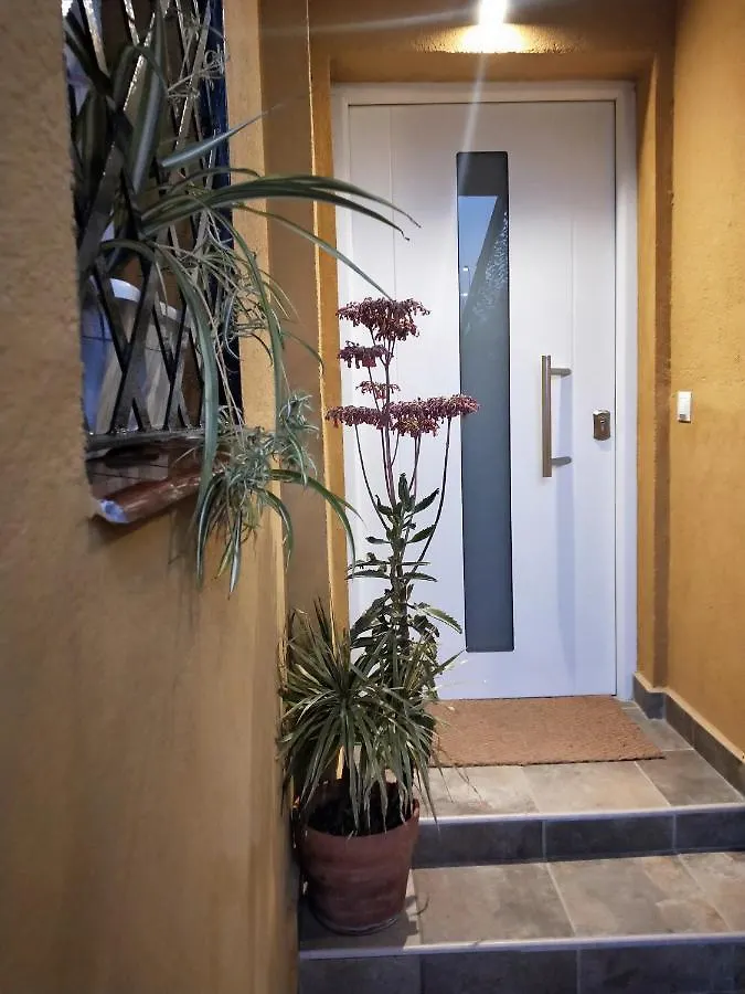 Dudi'S Peppers Apartment Malaga Homestay