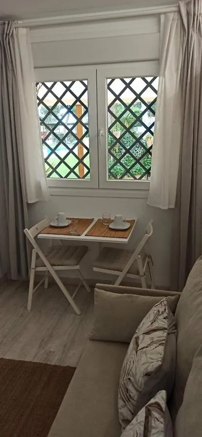 Dudi'S Peppers Apartment Malaga Homestay