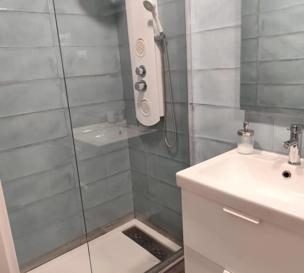 Dudi'S Peppers Apartment Malaga Homestay
